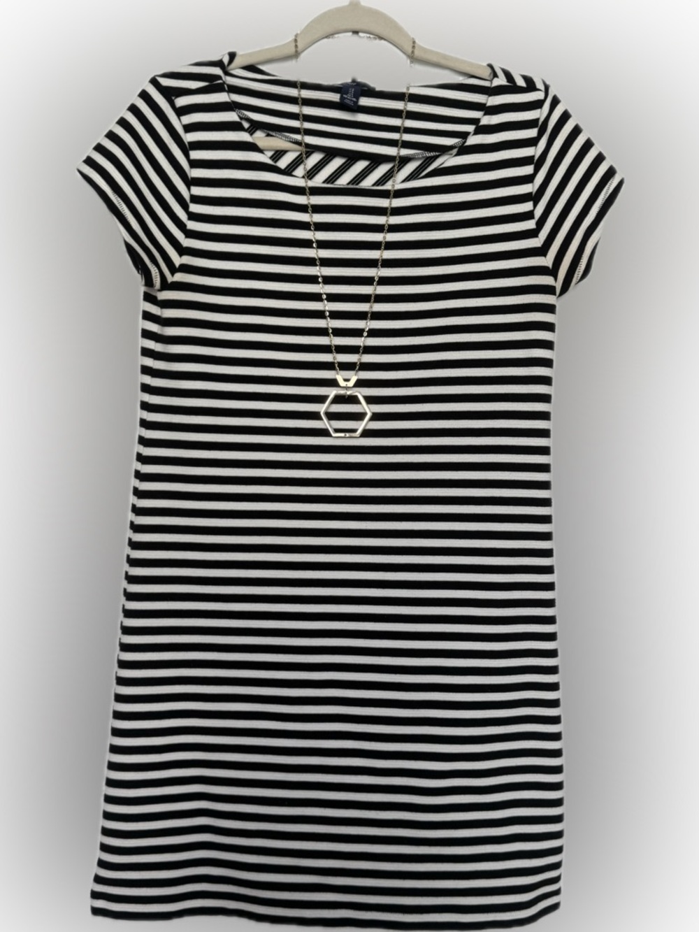 Gap back & white dress! - Picture 4 of 13